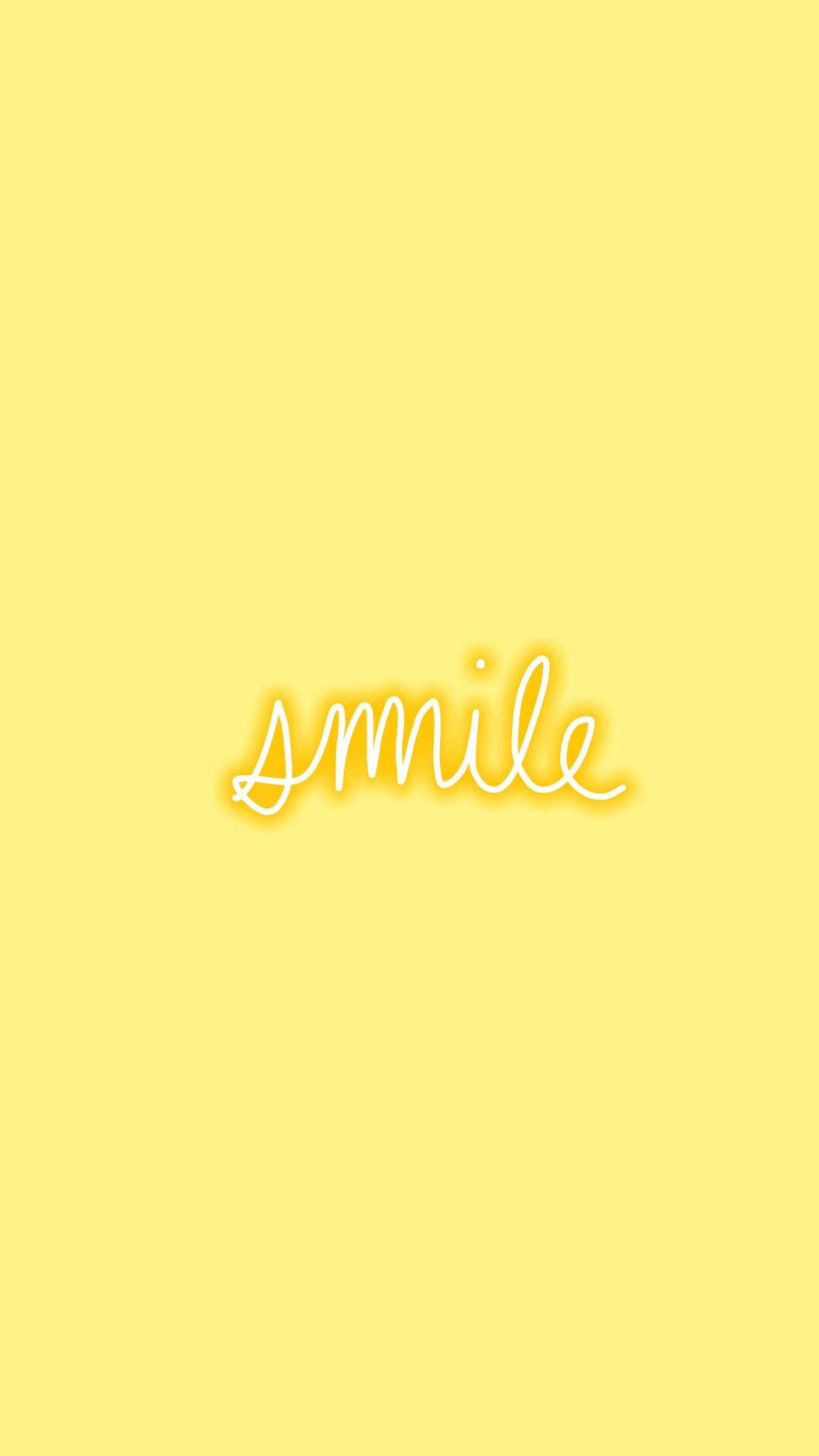 Smilende tekst i pastelgul æstetik Wallpapers