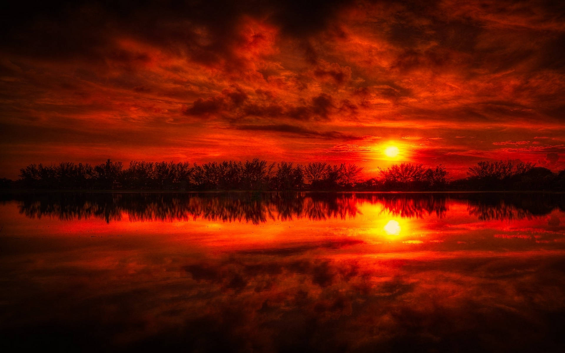 Sø med rød ildhimmel Wallpapers