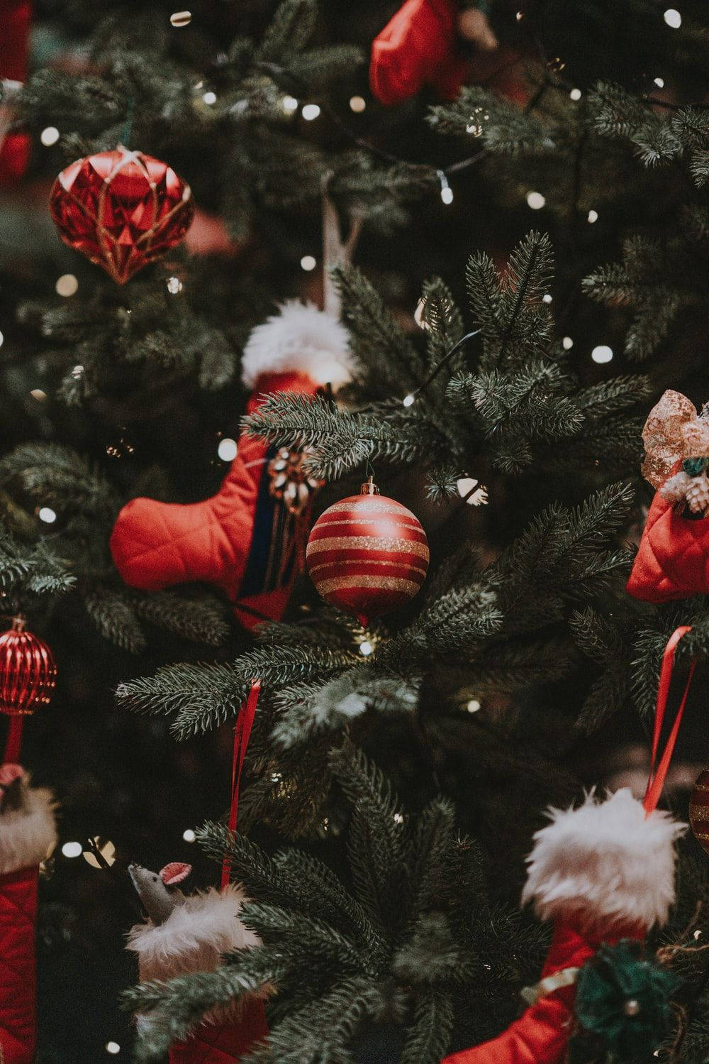 Sød æstetisk juletræ i rødt tema Wallpapers