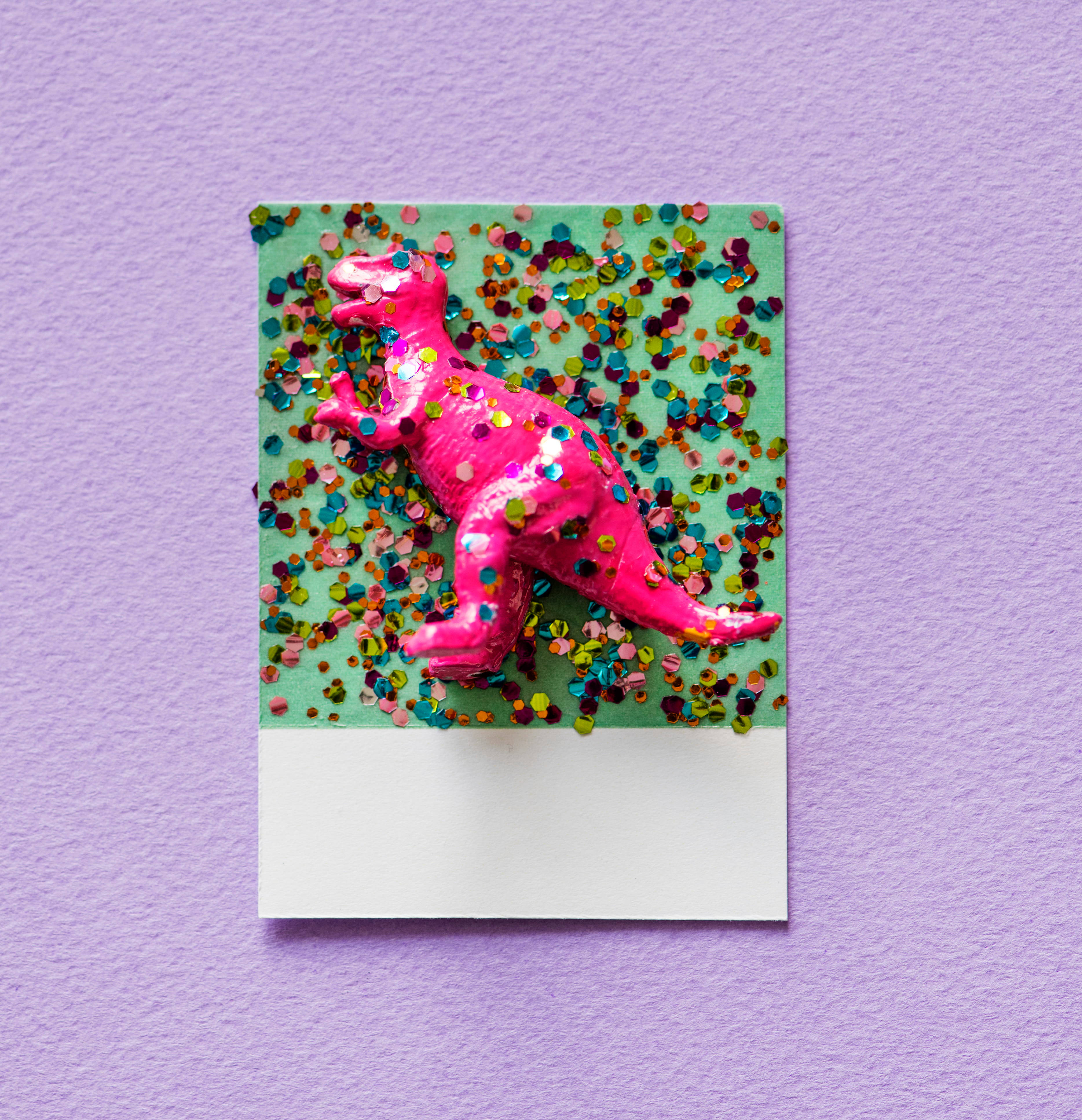 Sød dinosaurlegetøj med konfetti Wallpapers