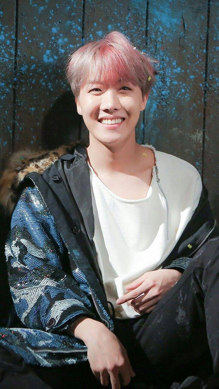 Sød smilende BTS J-Hope Wallpapers