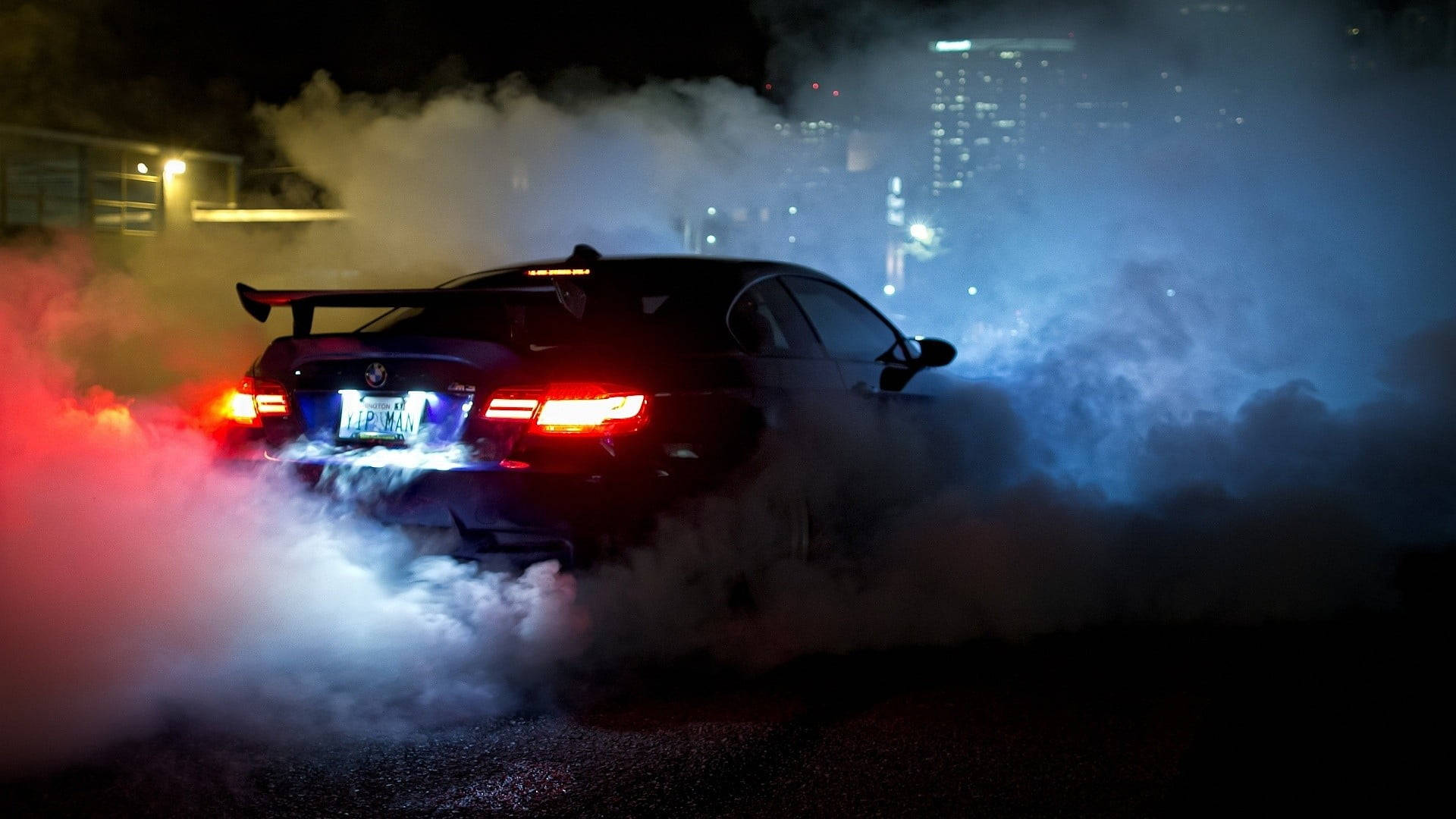 Sofistikeret BMW Laptop med Røgeffekt Baggrund Wallpapers