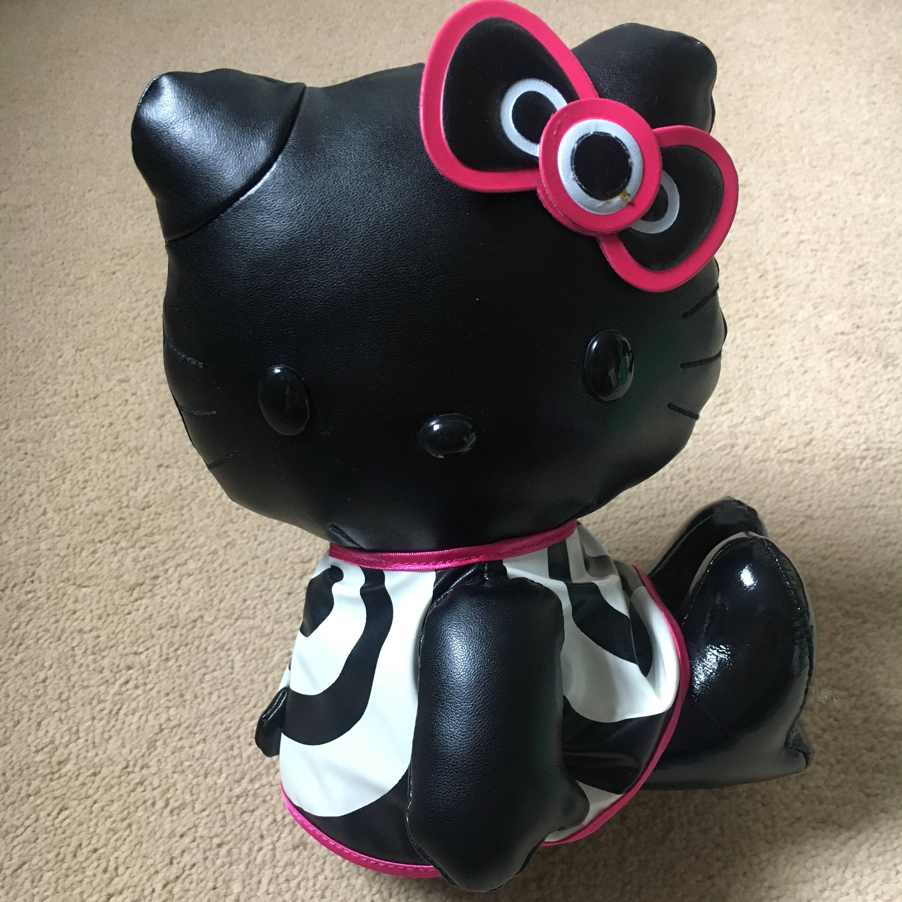 Sort Hello Kitty Halloween-legetøj Wallpapers