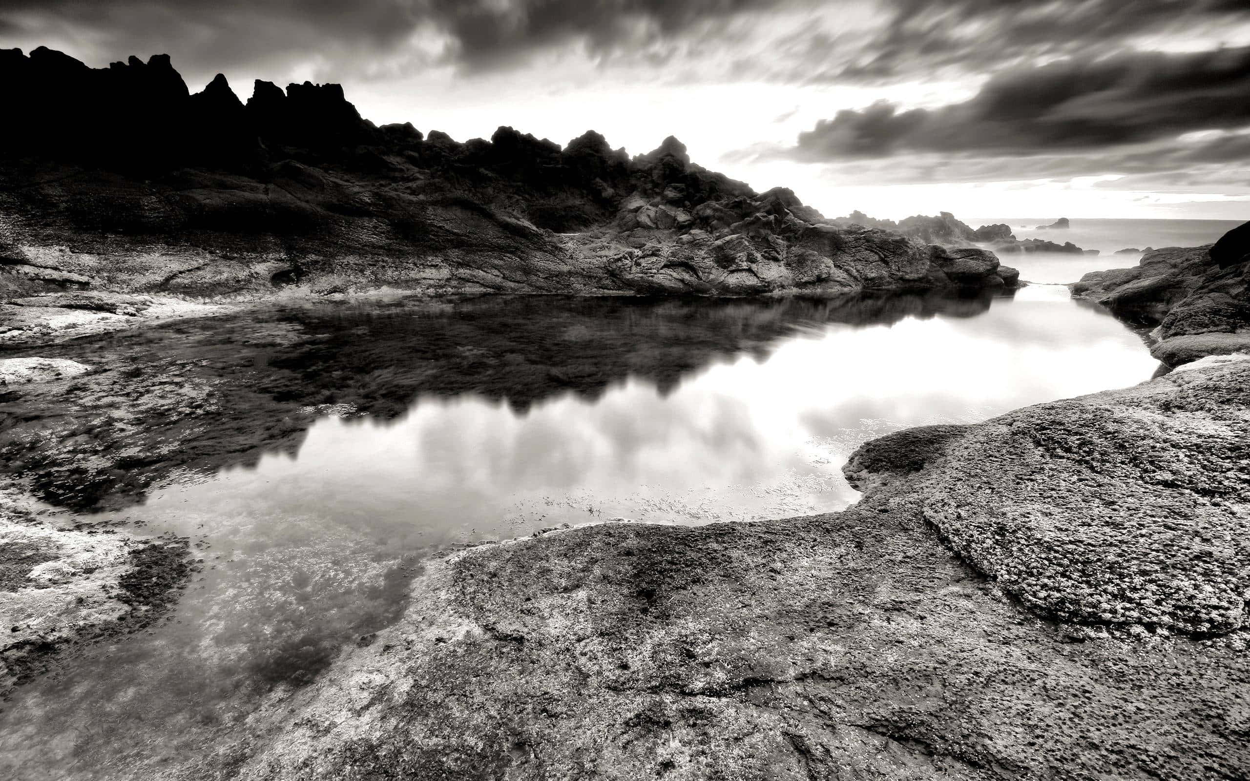 Sort og hvid flodbaggrund Wallpapers