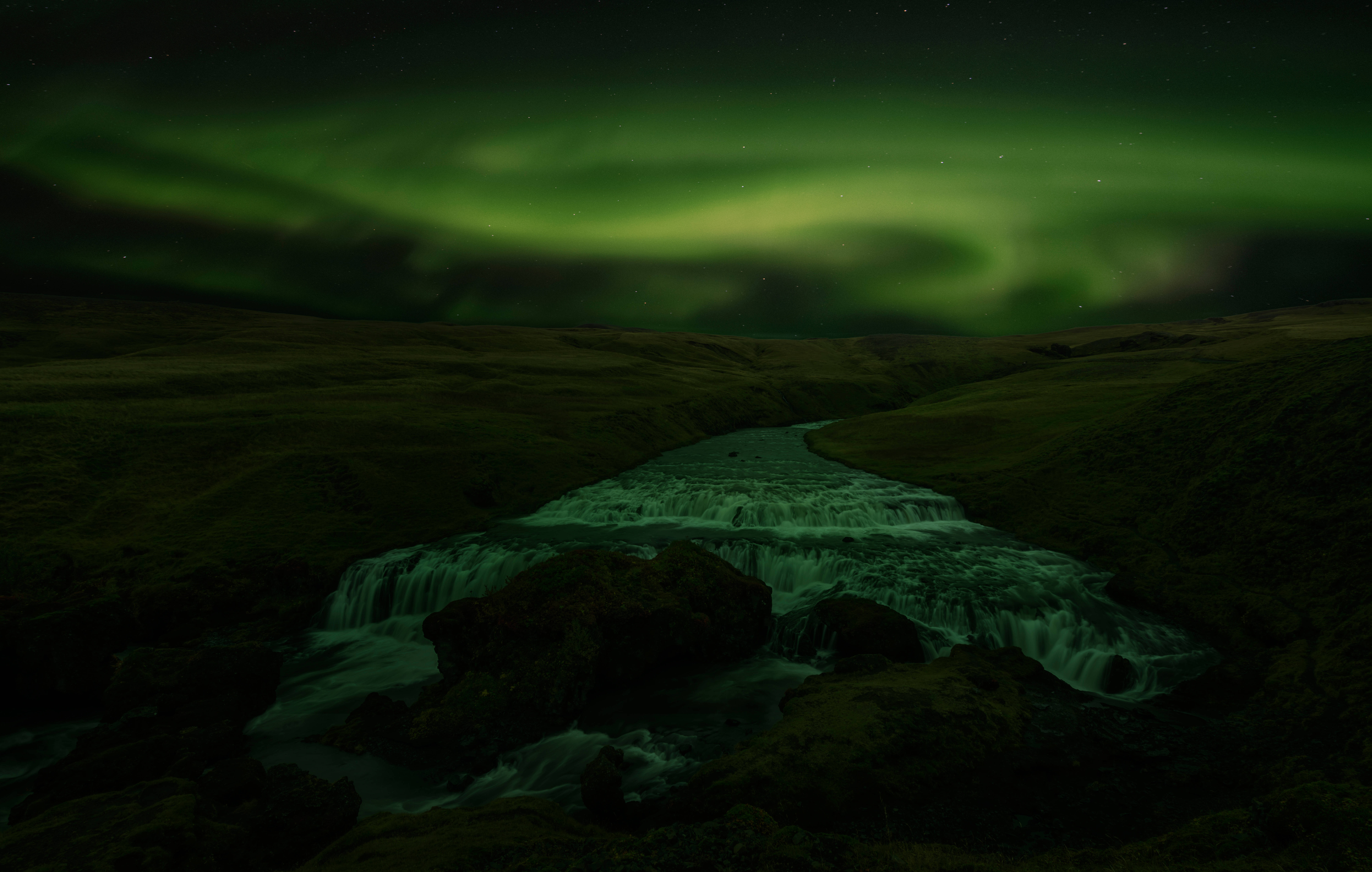 Spektakulær grøn nordlys mørk 4K Wallpapers