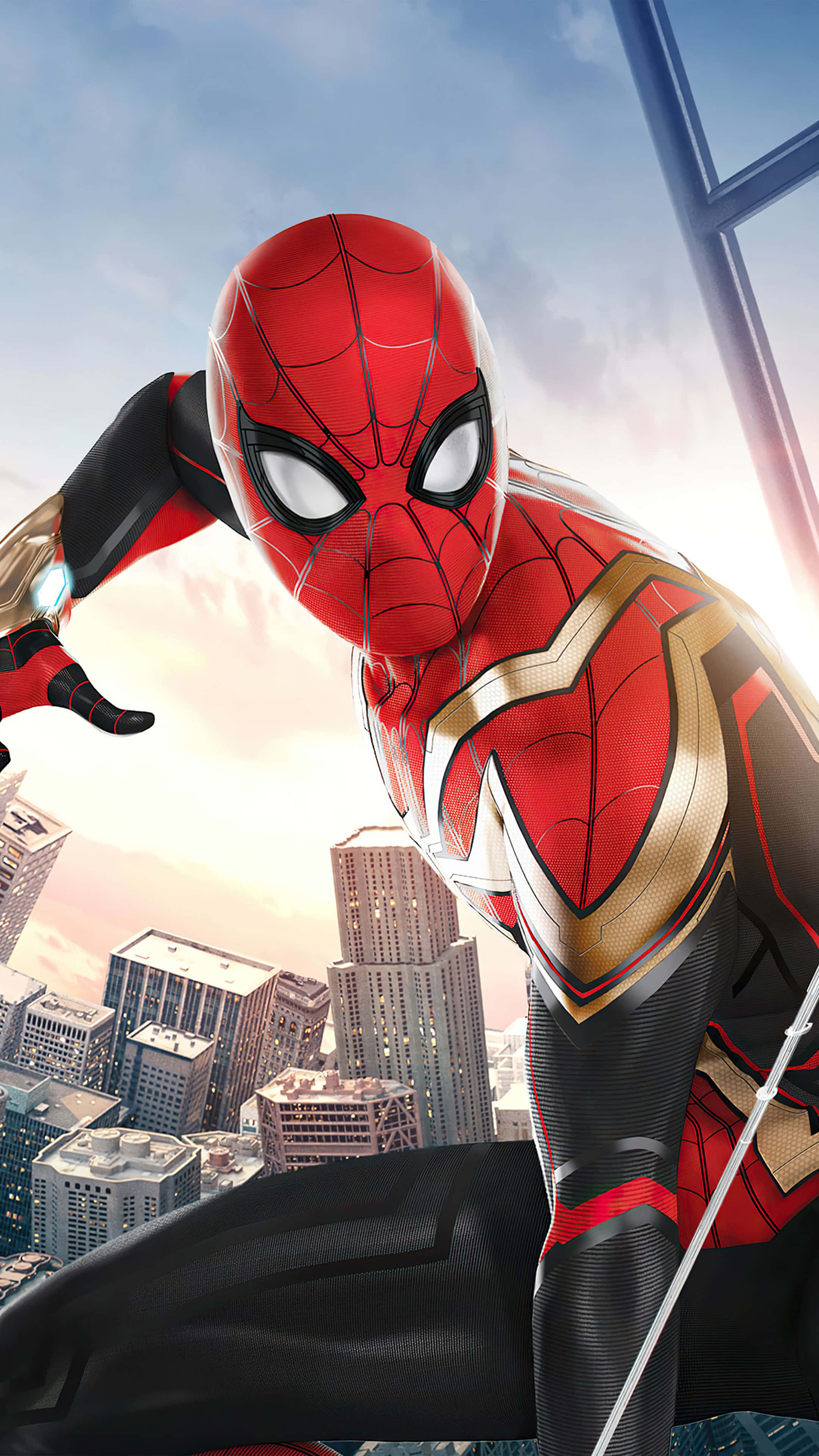 Spiderman svinger heroisk gennem byens skyline Wallpapers