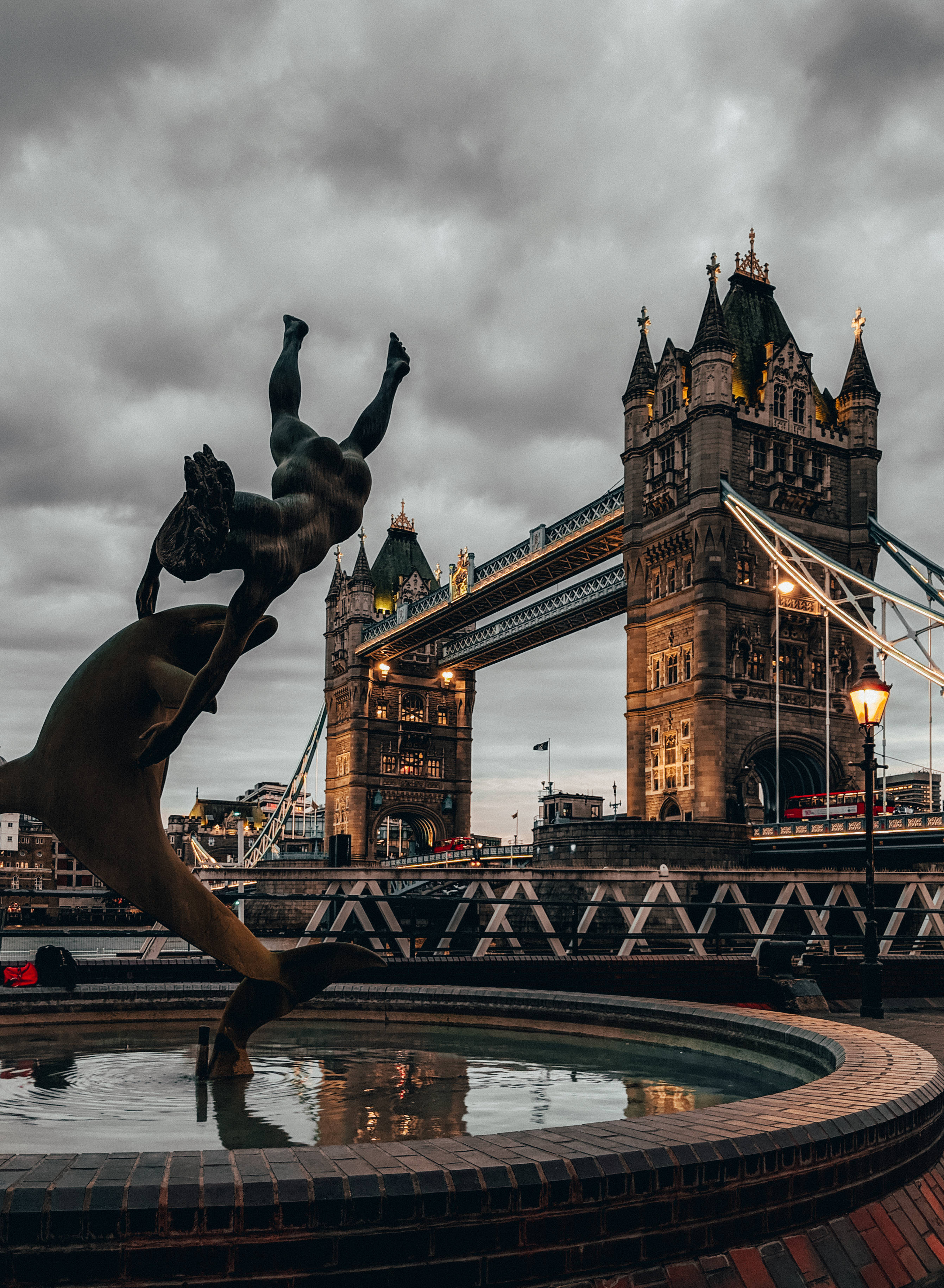 Springvand nær Tower Bridge Wallpapers