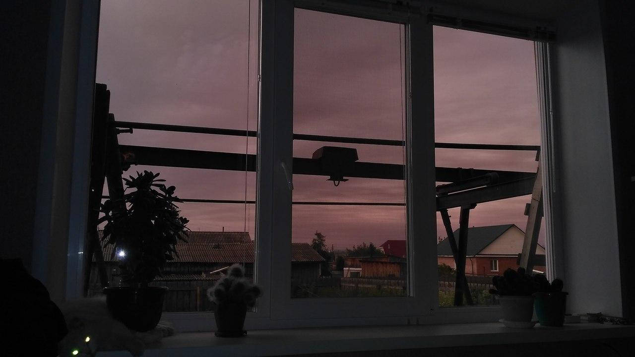 Æstetisk mørk lilla himmel til MacBook Wallpapers