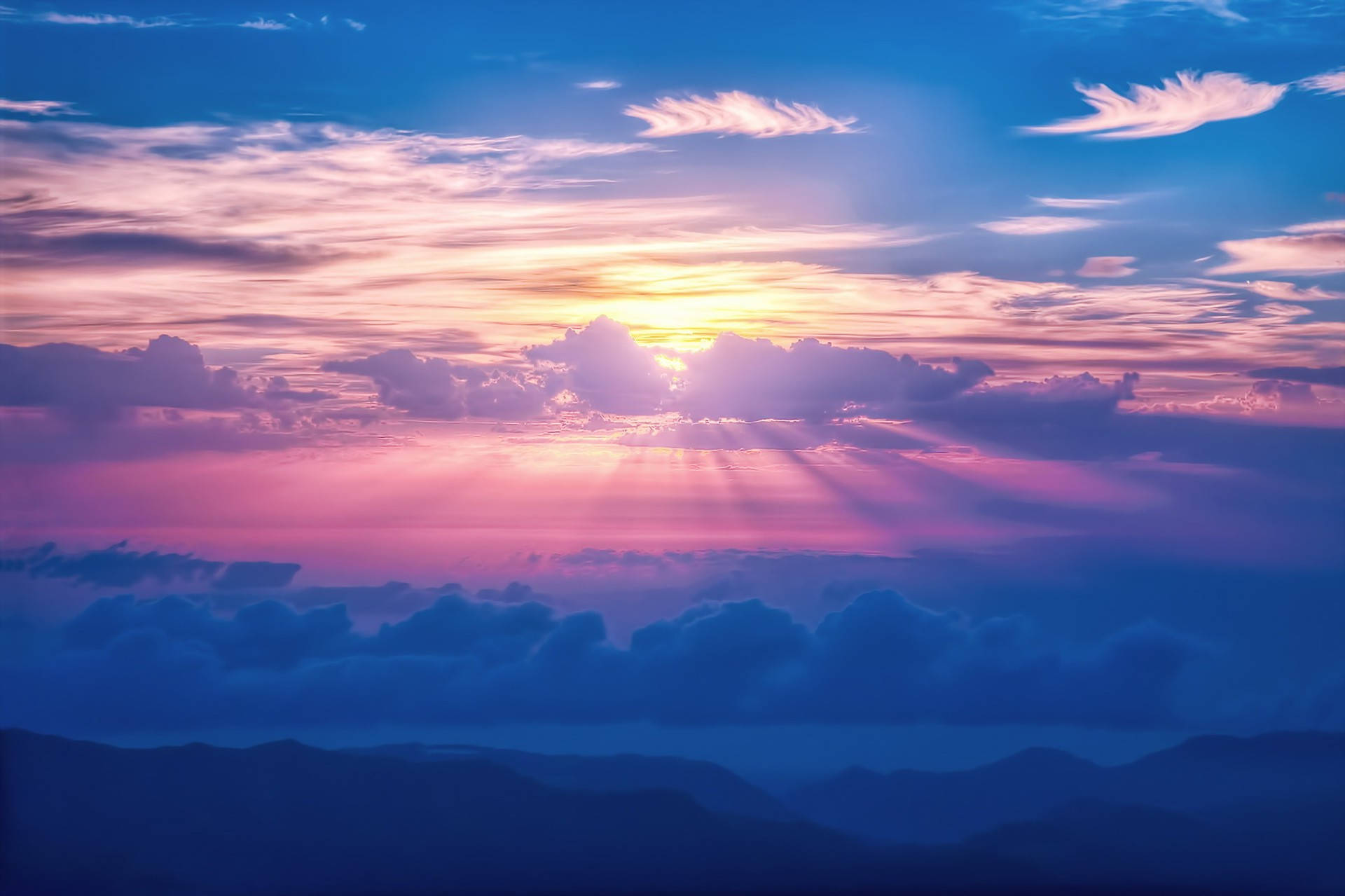 Æstetiske skyer og pink solnedgang Wallpapers