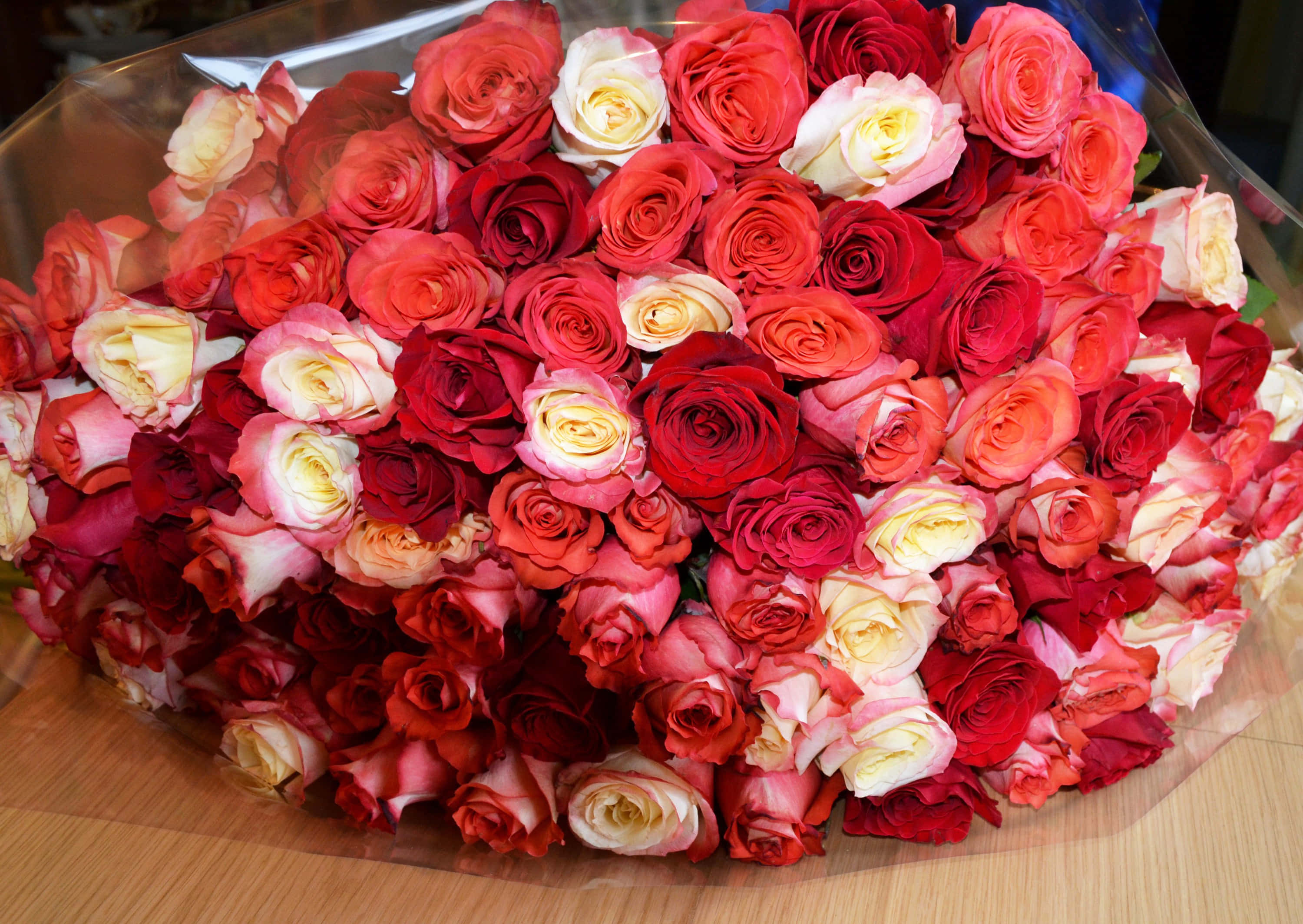 Store billeder af en rund rosebuket Wallpapers