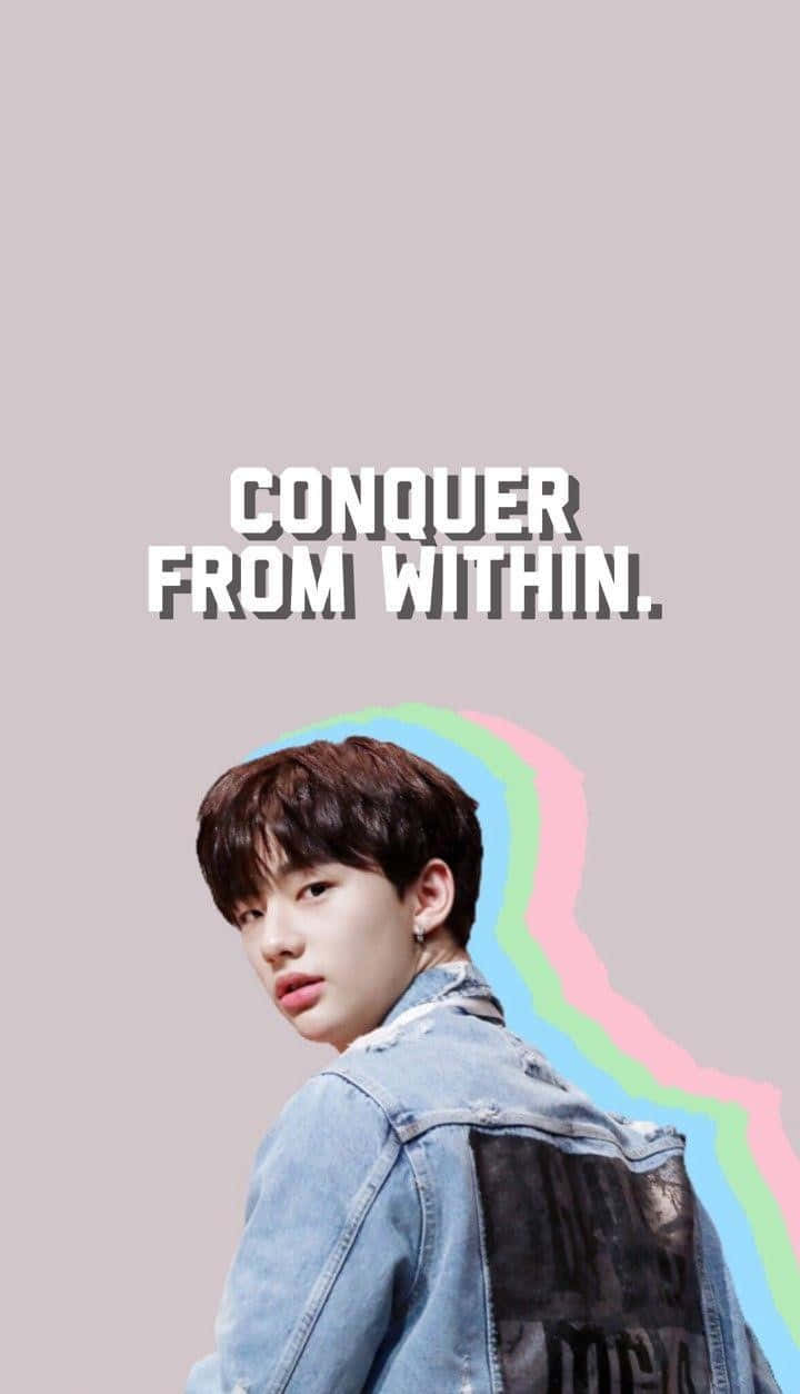 Sydkoreansk sanger Hyunjin kigger over skulderen Wallpapers