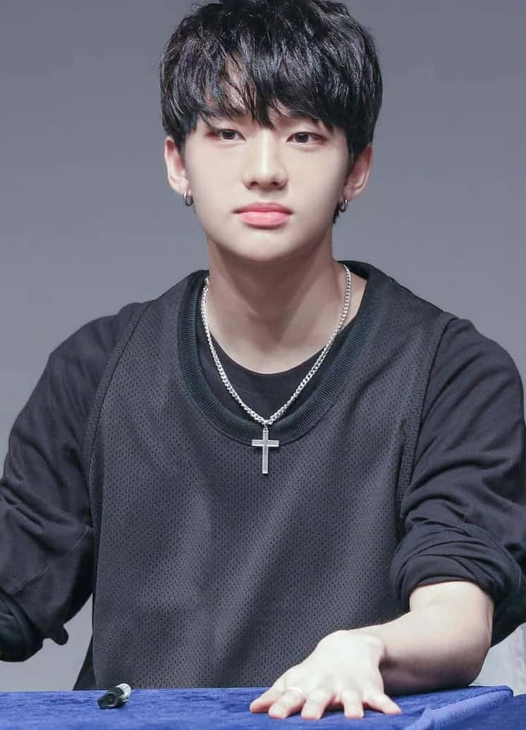 Sydkoreanske rapper Hyunjins stoiske blik Wallpapers