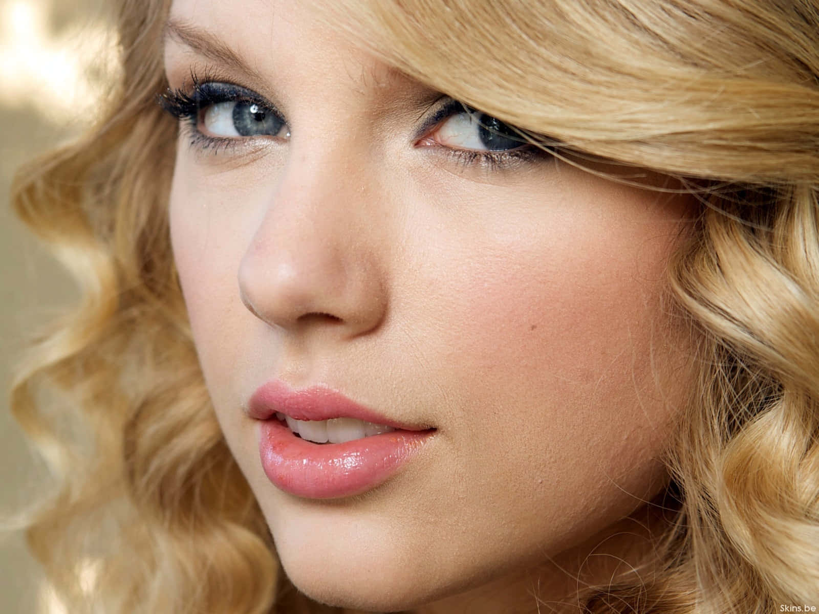 Taylor Swift gennem årene: fra popfænomen til international superstjerne Wallpapers