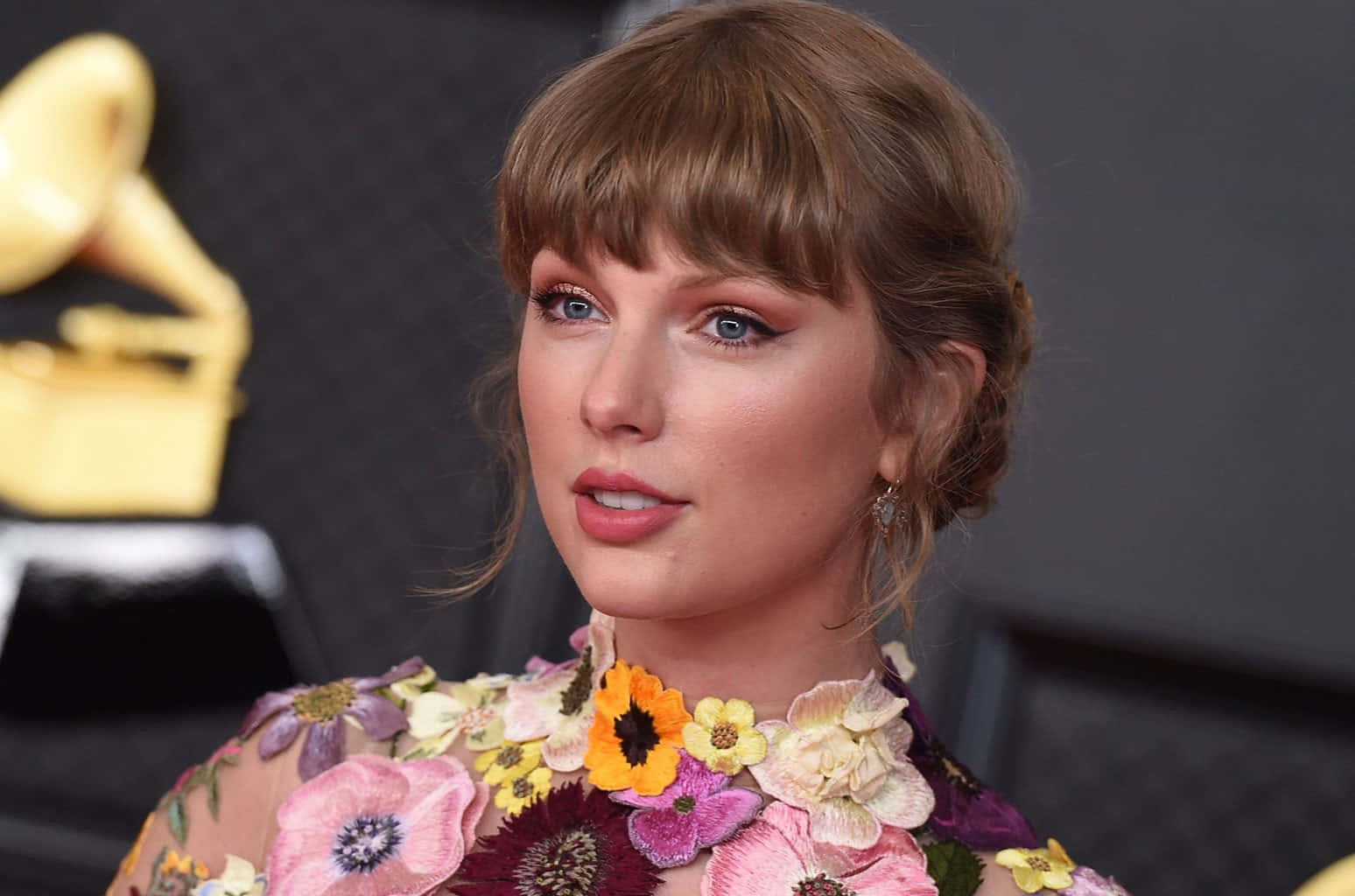 Taylor Swift i sin musikvideo til hittet "Shake It Off" Wallpapers