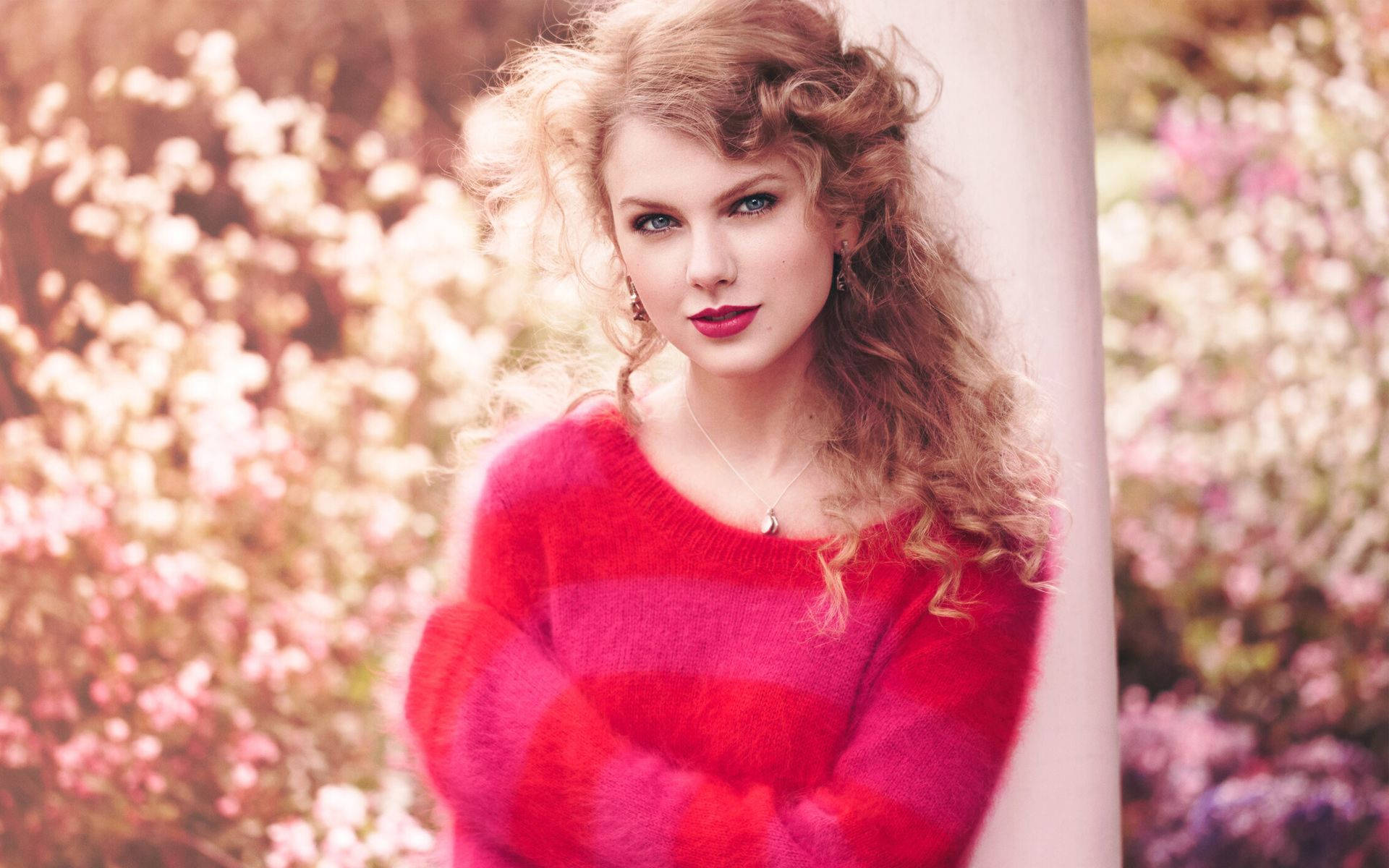 Taylor Swift smuk pink nuance wallpaper foto. — Taylor Swift Wallpapers