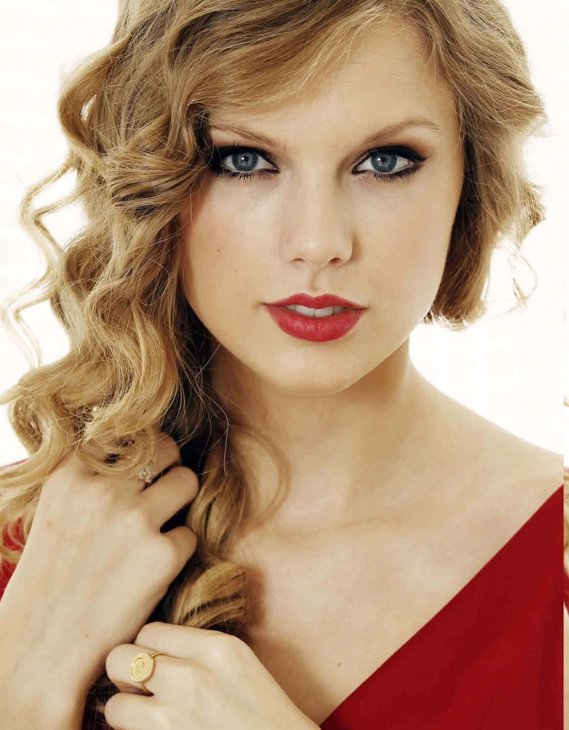 Taylor Swift ser smuk ud i sin blå kjole Wallpapers