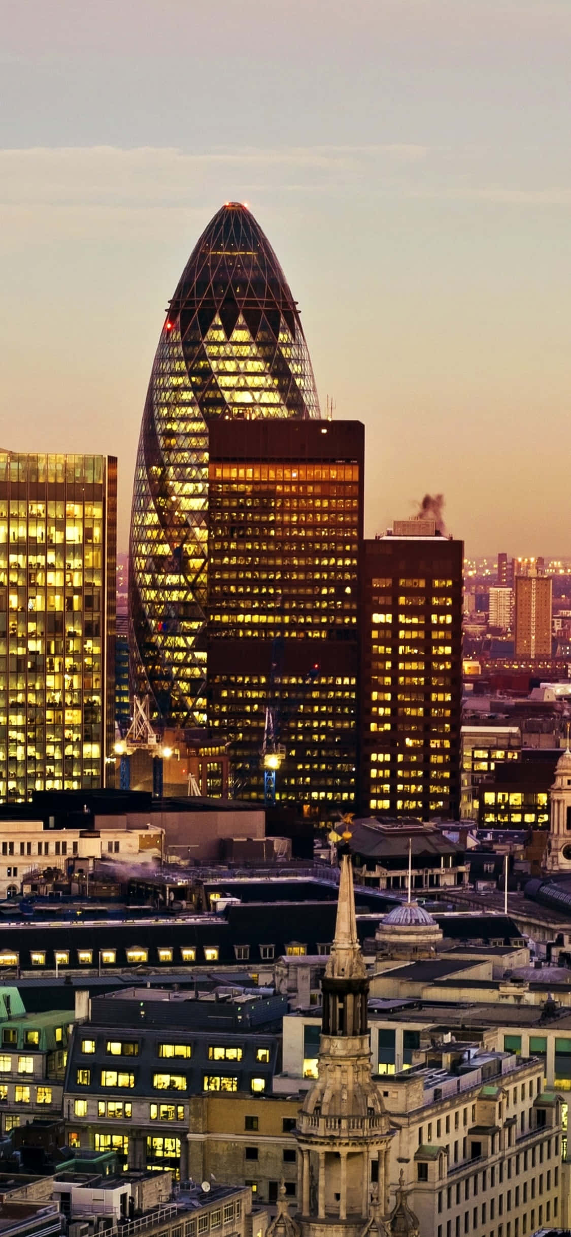 The Gherkin og andre skyskrabere i tåge Wallpapers