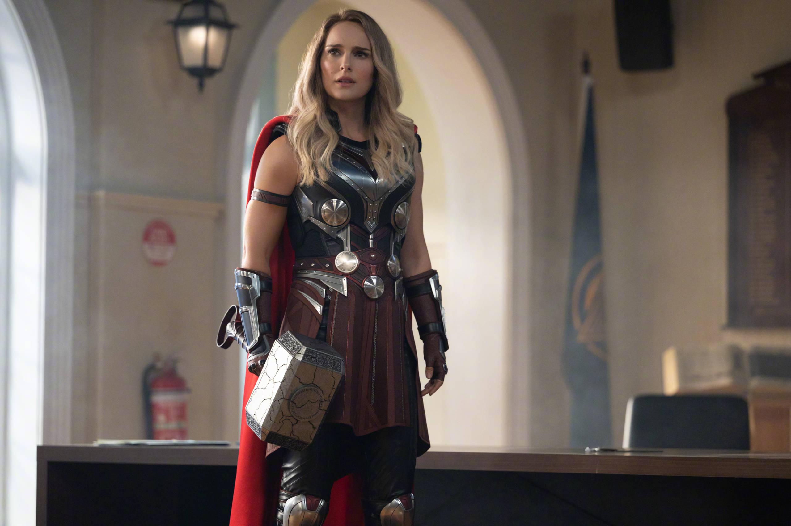 Thor Love And Thunder Forvirret Jane Wallpapers
