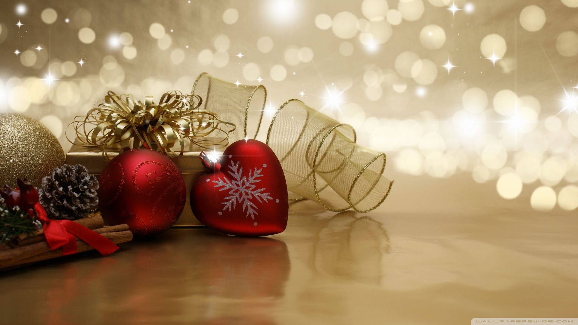 Tilføj lidt julemagisk til dit hjem i år med røde og gyldne julekugler! Wallpapers