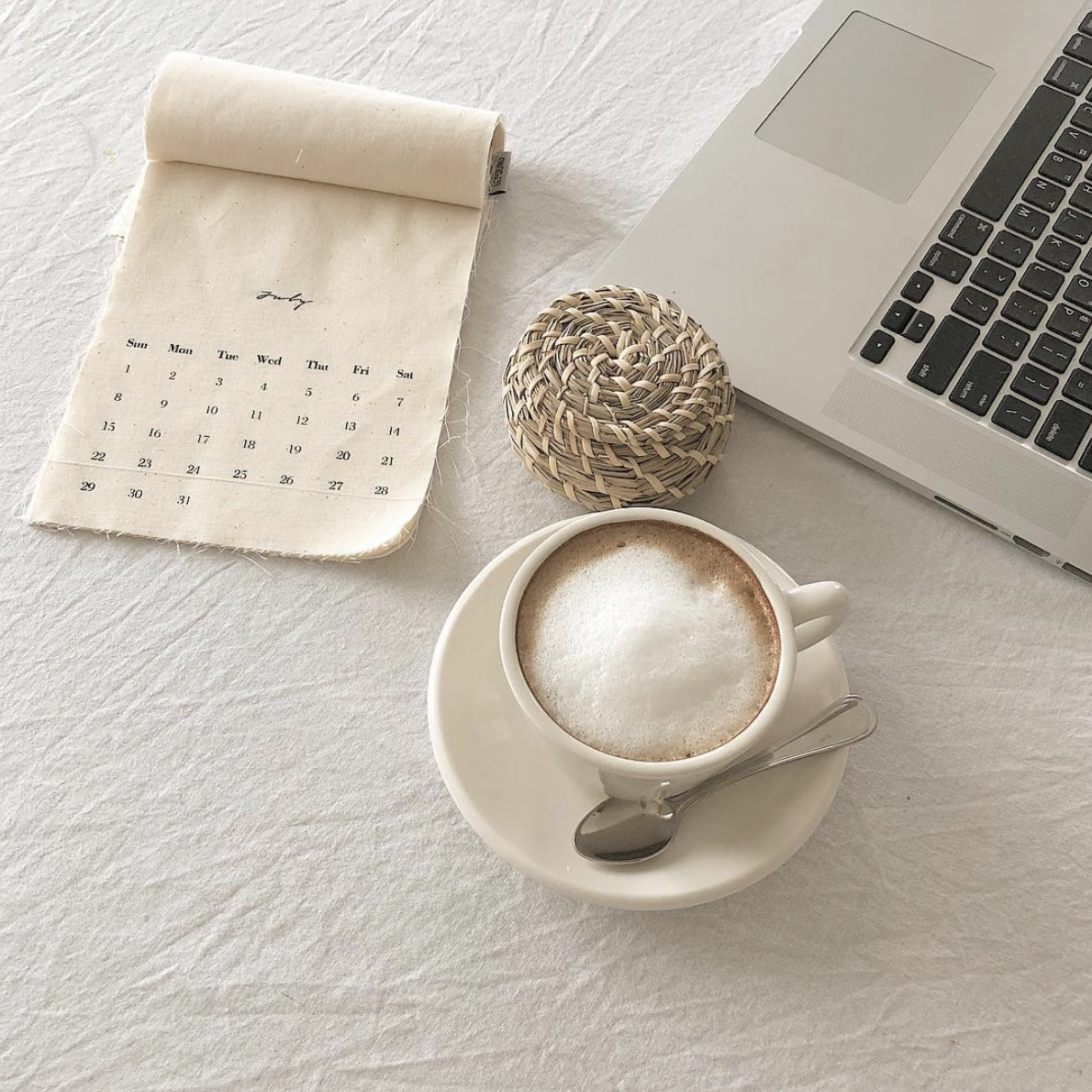 Tilføj varme og elegance til dit rum med en lys brun æstetik. Wallpapers