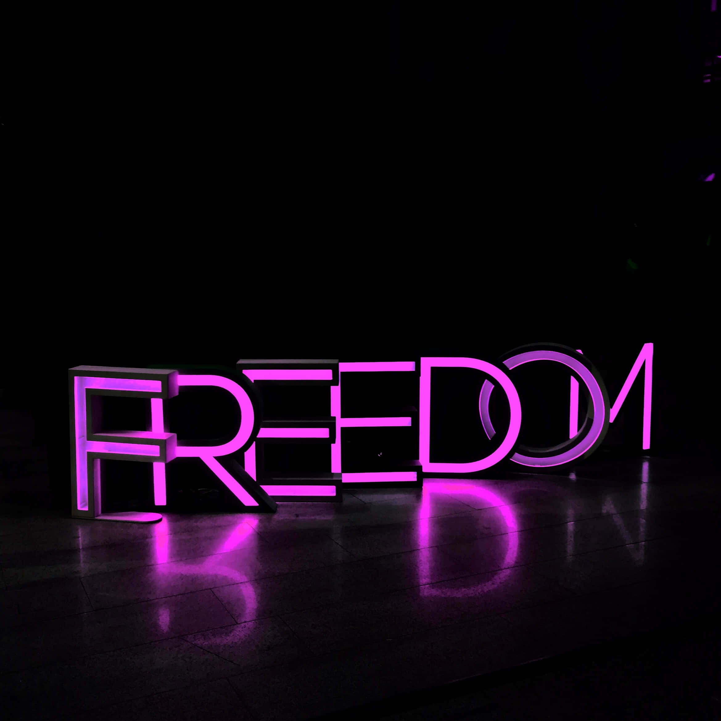 Tjek denne fantastiske lilla neonbaggrund! Wallpapers