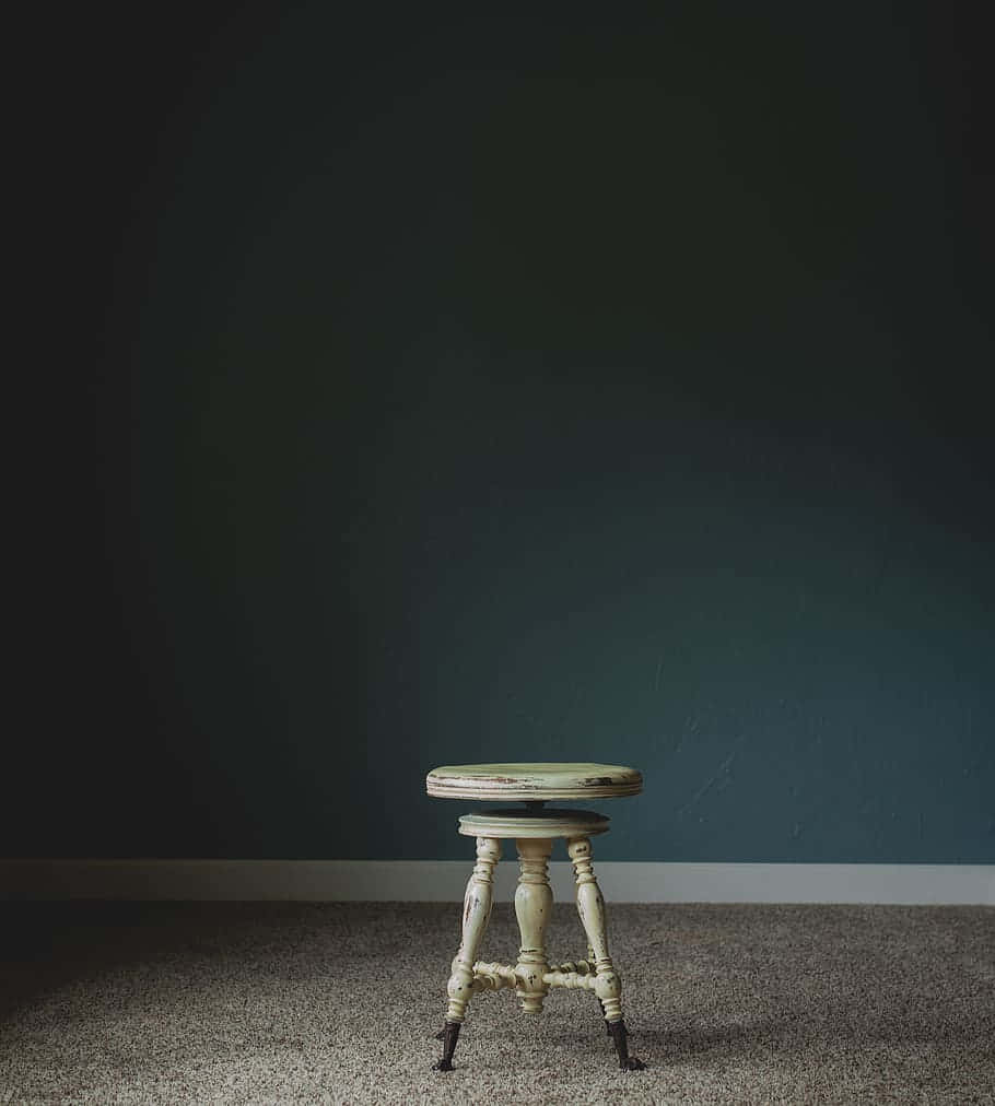 Tomt rum med skammel Wallpapers