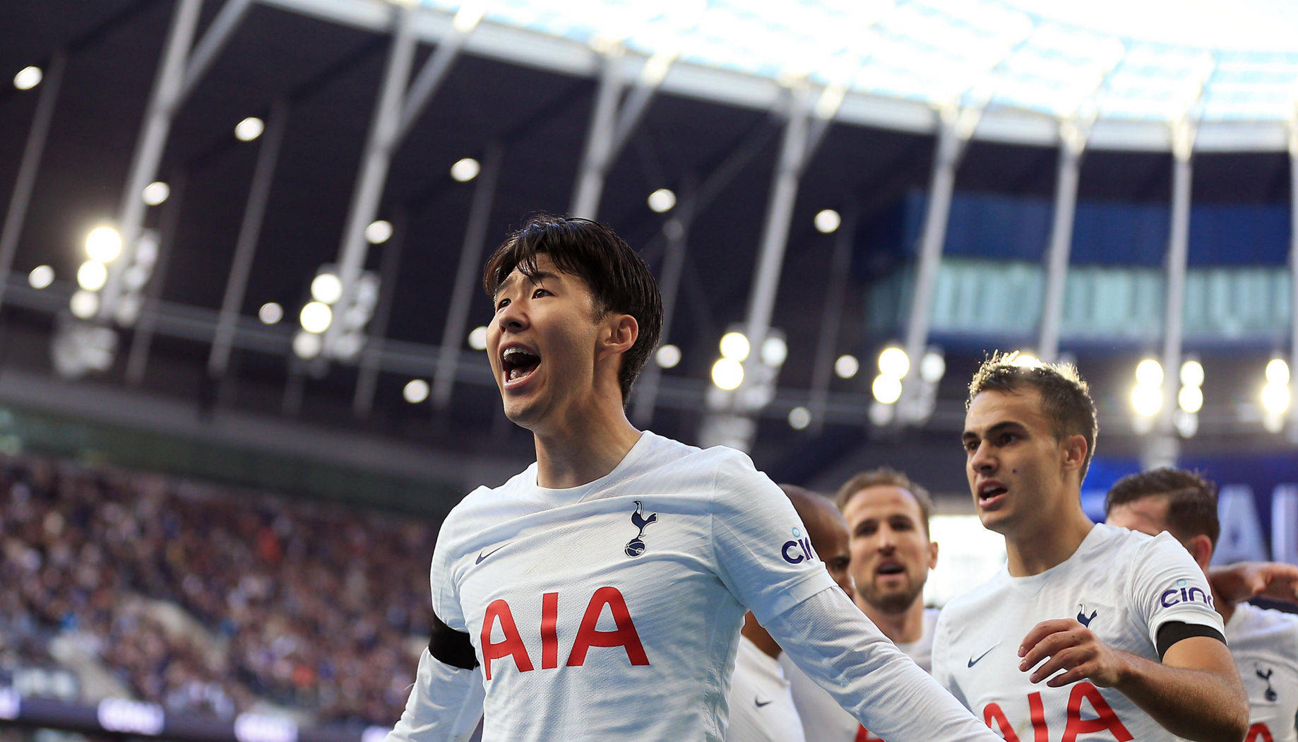 Tottenham Hotspurs FC Son Heung-Min jubler Wallpapers