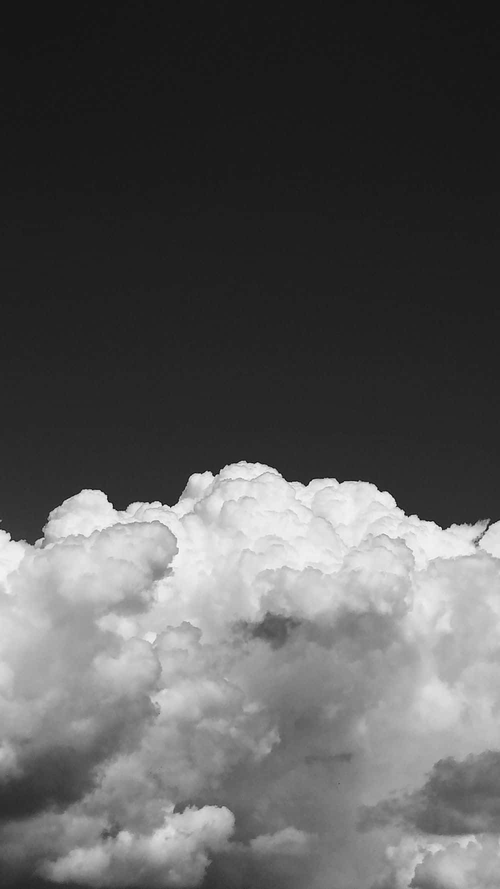 Tung himmel sort og hvid sky Wallpapers