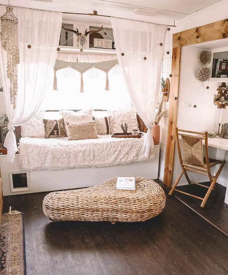 Udtryk din indre boho-stil med farverige prints og blomsterteksturer. Wallpapers