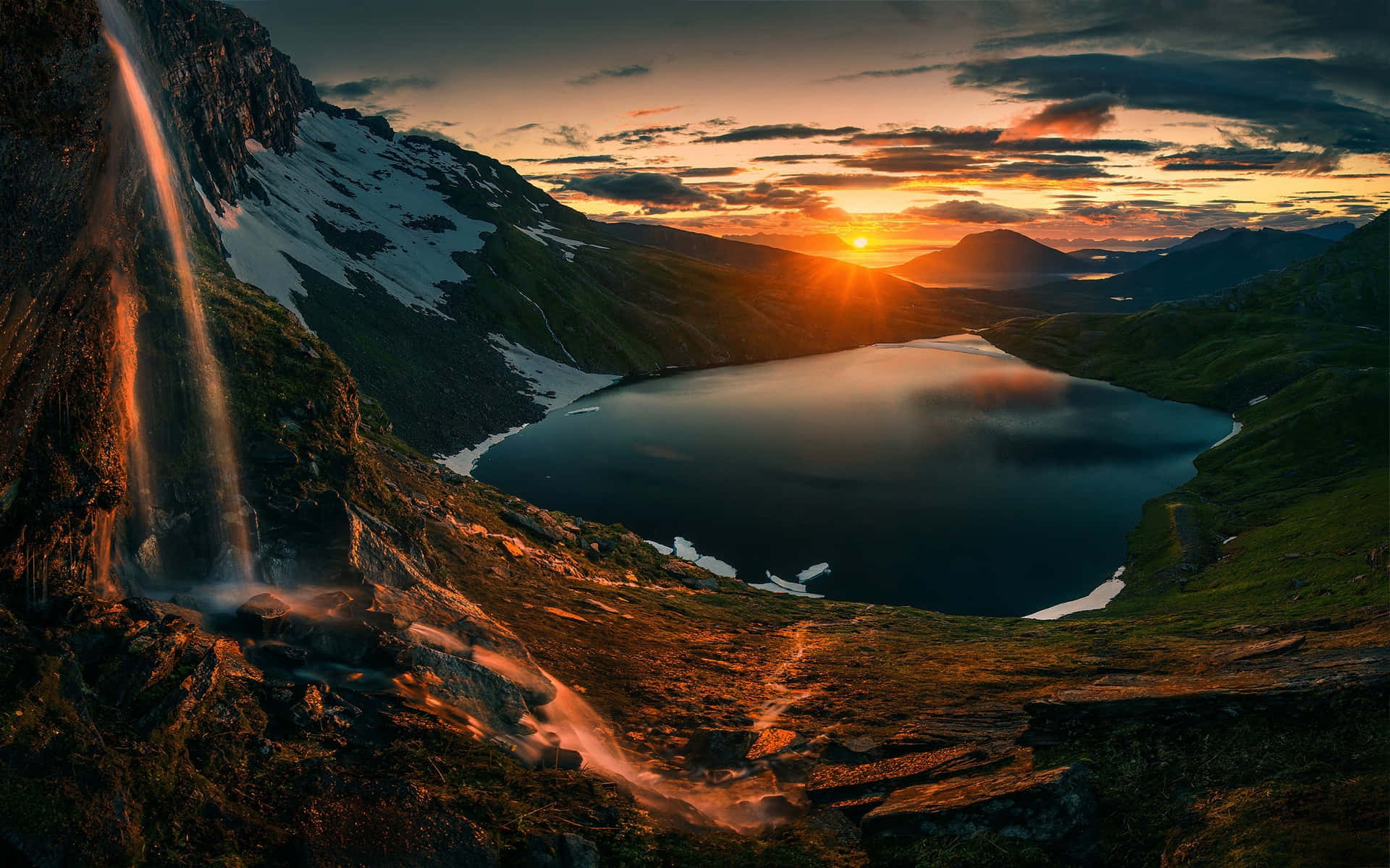 Vandfald og bjerge solnedgang landskab Wallpapers