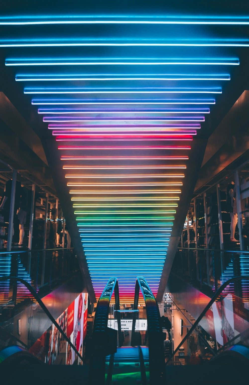 Velkommen til Neon City - En by af lys Wallpapers