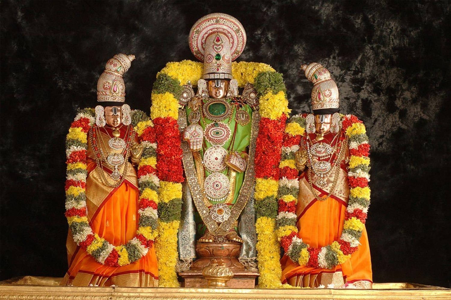 Venkateswara Swamy med Sridevi og Bhudevi Wallpapers