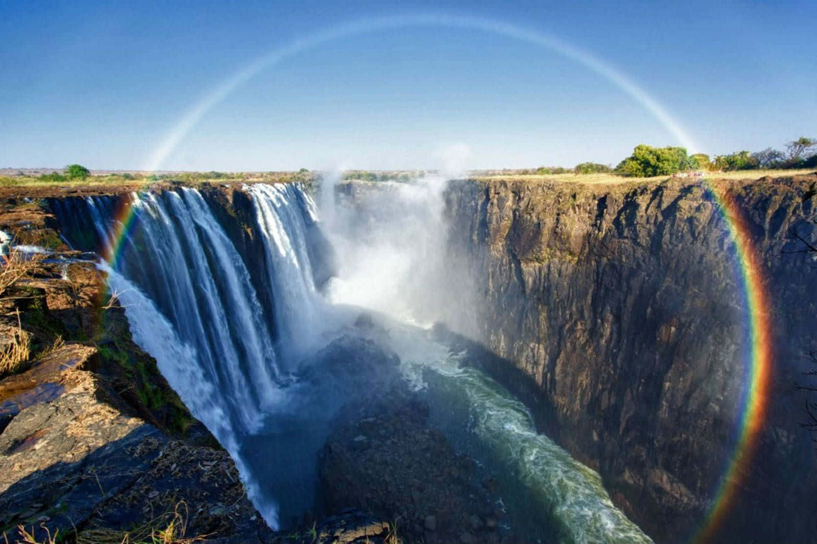 Victoria Falls med en regnbueglorie Wallpapers