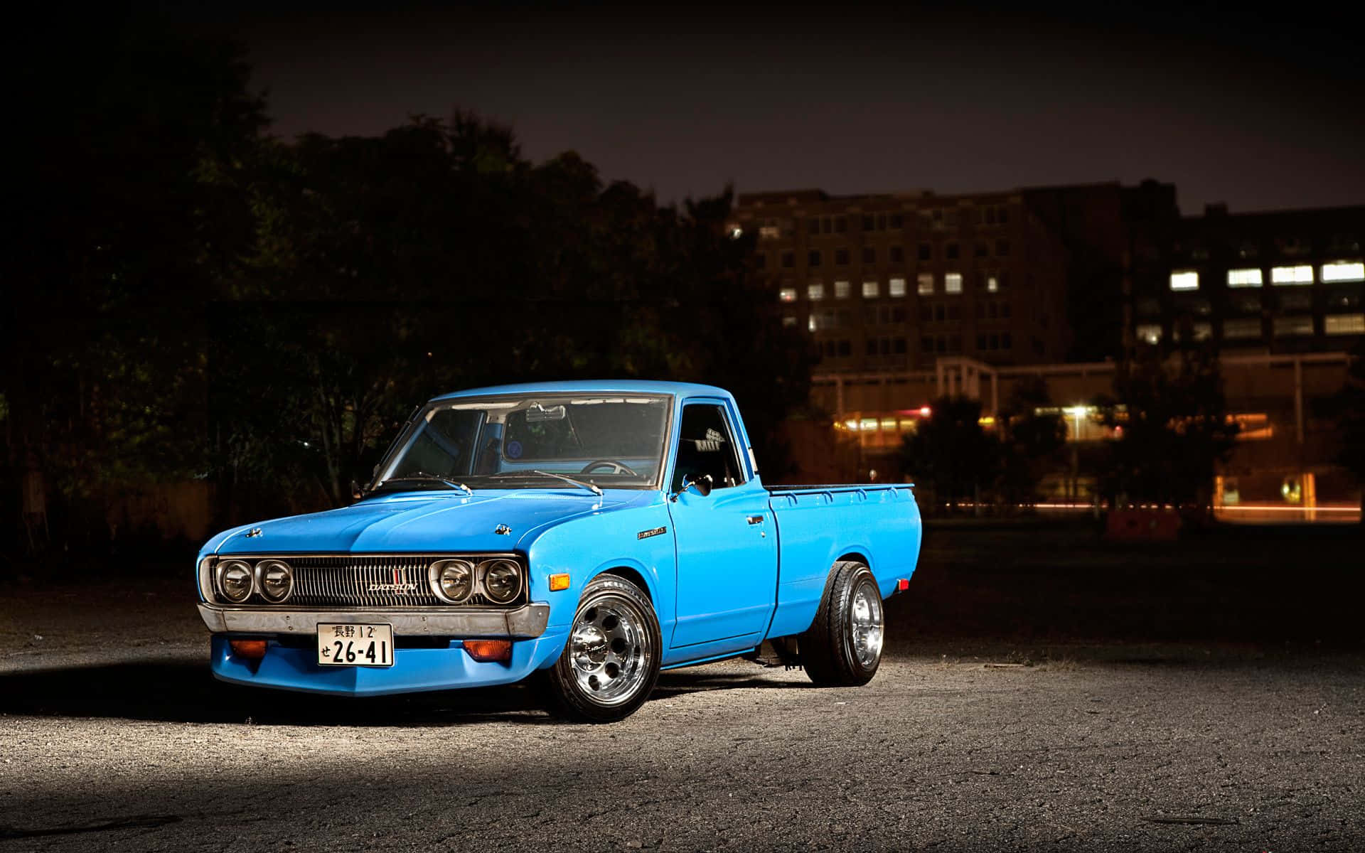 Vintage Datsun sportsvogn på vejen Wallpapers