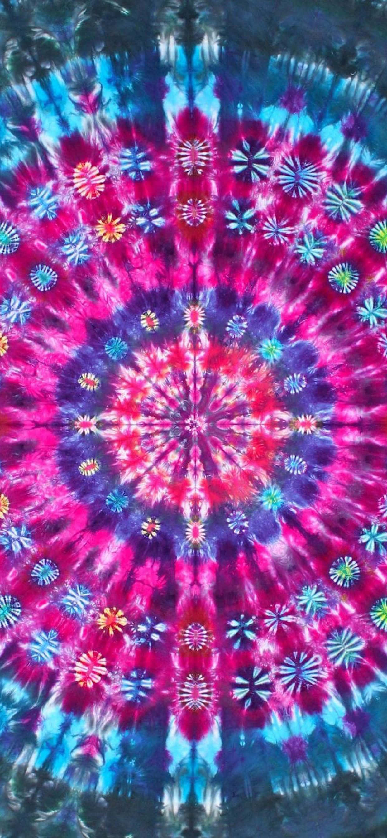Væk opsigt med en fed high resolution tie dye-baggrund Wallpapers