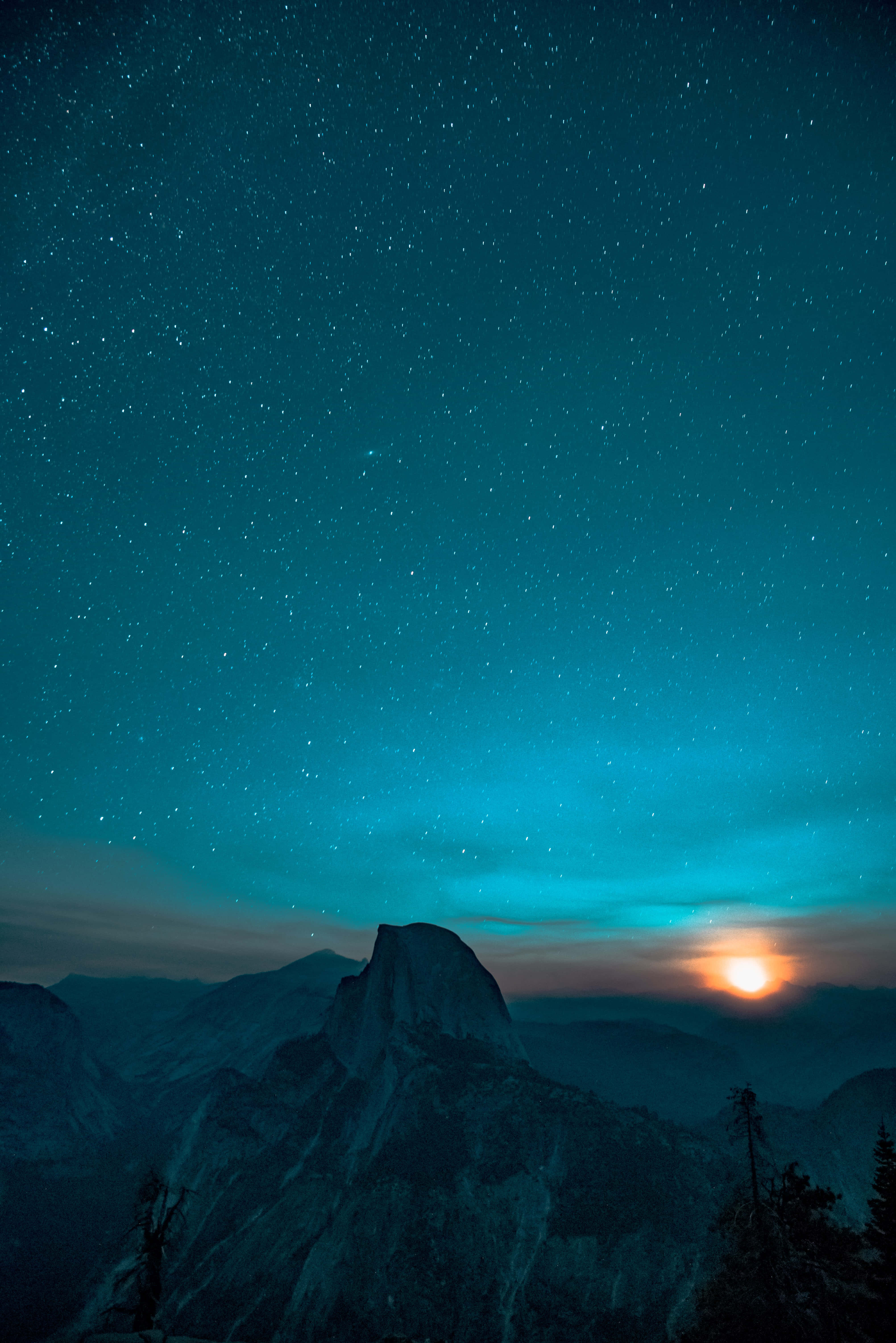 Yosemite-bjergets nattehimmel med stjerner iPhone-baggrund Wallpapers