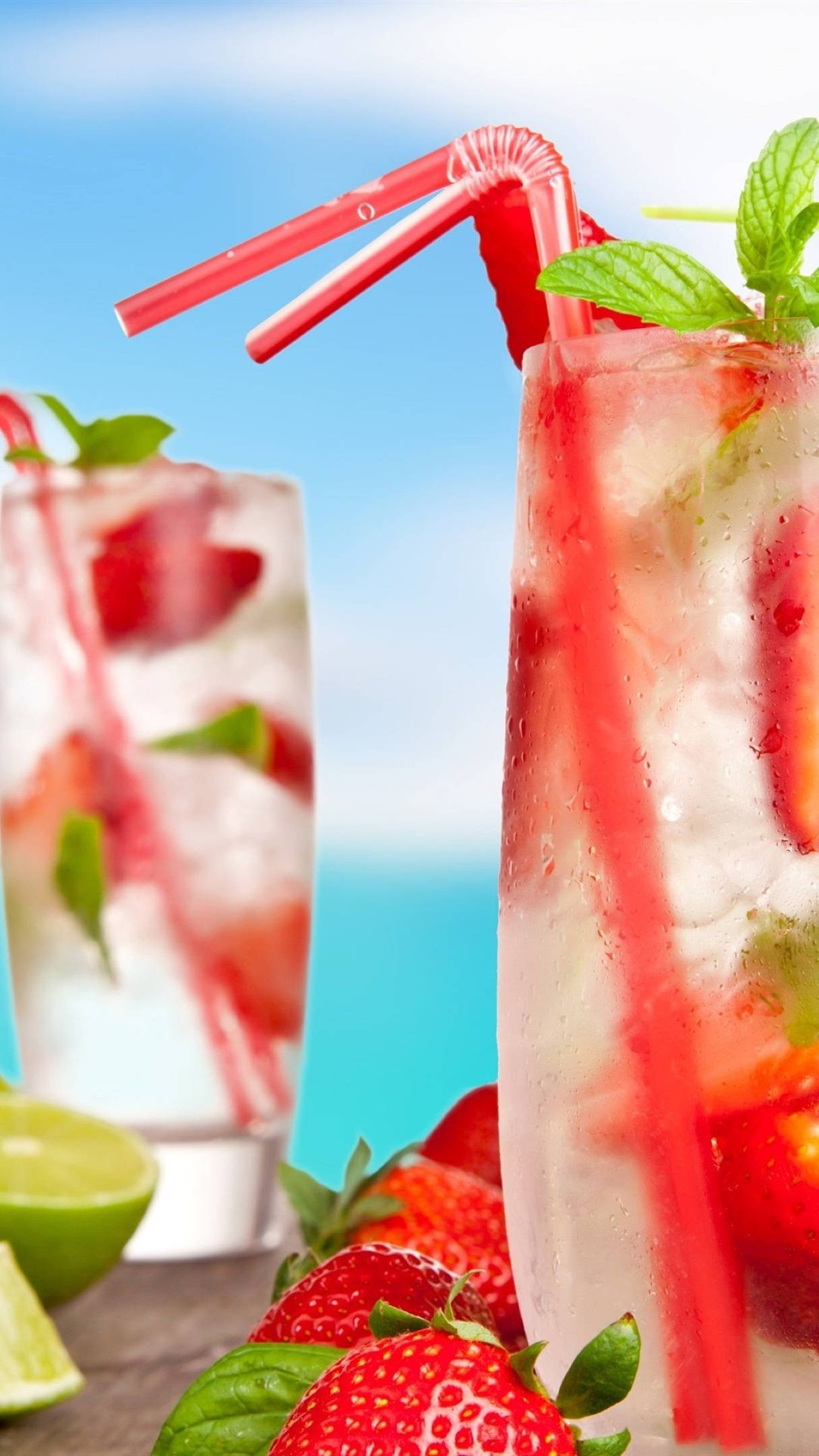 Zesty Strawberry Tom Collins tropisk drink Wallpapers