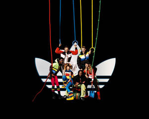 Adidas-brandlogo og teenagemodeller tapet — 5:4 Wallpapers