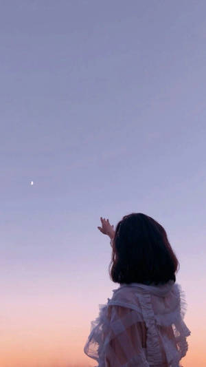 Æstetisk telefonpige med klar himmel — Æstetisk måne Wallpapers