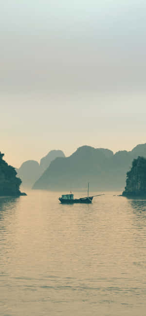 Smuk udsigt over Halong-bugten i Vietnam — Oppo Reno15 Wallpapers