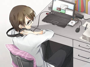 Anime-fyr holder sine hovedtelefoner mens han arbejder på bærbar