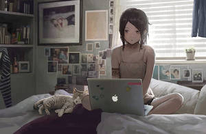 Animepige arbejder med bærbar på sengen