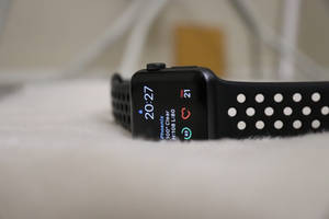 Apple Watch med sorte remme tapet — Apple Watch Wallpapers