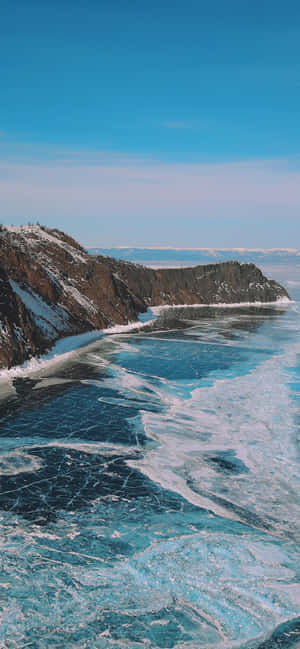 Bajkalsøens Bjerge — iPhone 12 Pro Wallpapers