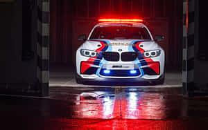 Billedtekst: Safety Car i aktion på en racerbane — MacBook Pro 13 Wallpapers