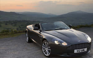 Billedtekst: Slank Aston Martin DB9 på vejen — Steam Deck Wallpapers