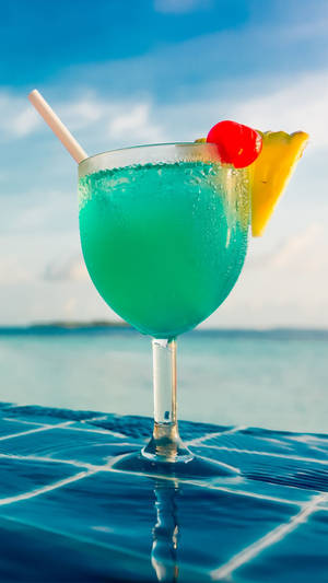 Wallpaper med Blue Hawaiian Cocktail tropisk drink. — Kold Wallpapers