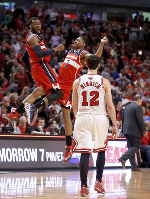 Bradley Beal dynamisk fejring tapet — 3:4 Wallpapers