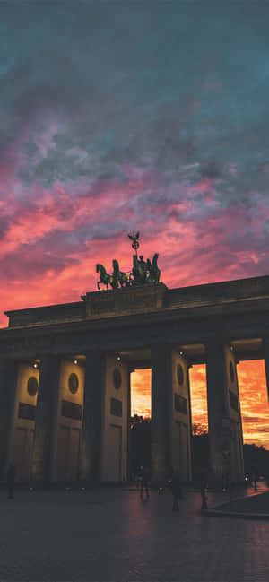 Brandenburger Tor Quadriga orange pink himmel — Oppo Reno15 Pro Mini Wallpapers