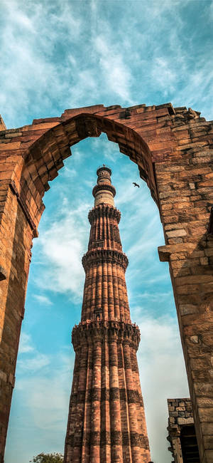 Delhi Qutub Minar bue tapet — iPhone 17e Wallpapers
